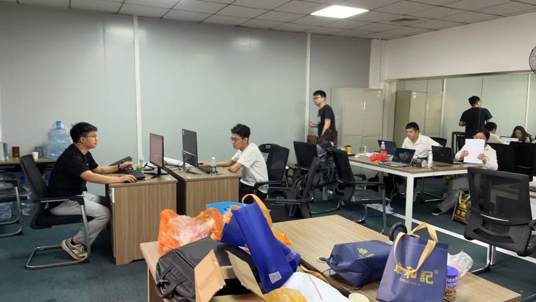 《致敬，奋斗的青春》