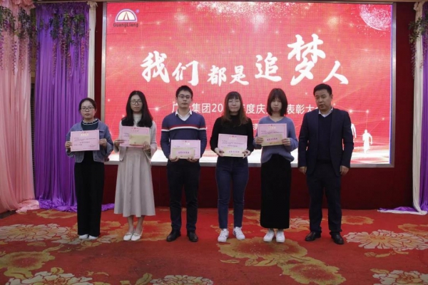 一名党员，就是一面鲜红的旗号